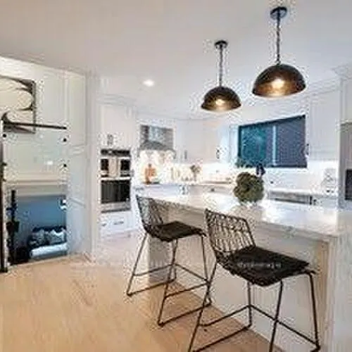 Premium freehold home for sale: 2221, Wyandotte, 1020 - WO West, Oakville
