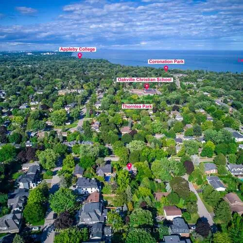 Premium freehold home for sale: 130, Solingate, 1001 - BR Bronte, Oakville