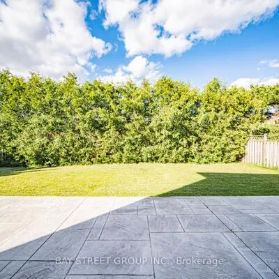 29,&nbsp;Roslo, 1003 - CP College Park, Oakville