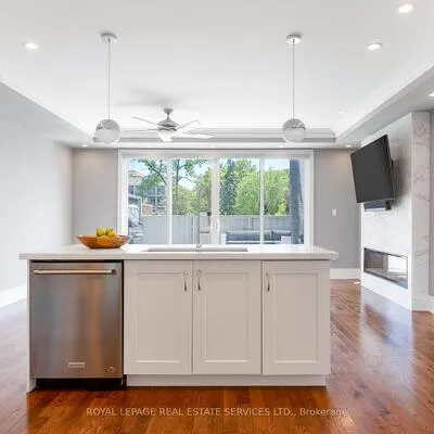 216,&nbsp;Rebecca, 1002 - CO Central, Oakville