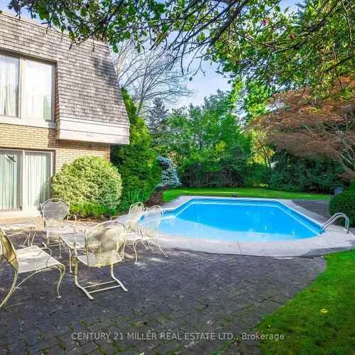 Premium freehold home for sale: 16, Colonial, 1011 - MO Morrison, Oakville