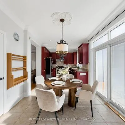 1396,&nbsp;Thorncrest, 1022 - WT West Oak Trails, Oakville