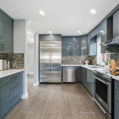 Premium freehold home for sale: 513, Maplehurst, 1020 - WO West, Oakville