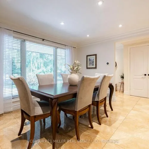 Premium freehold home for sale: 130, Tavistock, 1017 - SW Southwest, Oakville