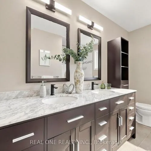 Premium freehold home for sale: 1213, Rosethorne, 1007 - GA Glen Abbey, Oakville