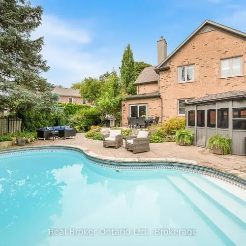 Premium freehold home for sale: 3270, Shelburne, 1001 - BR Bronte, Oakville