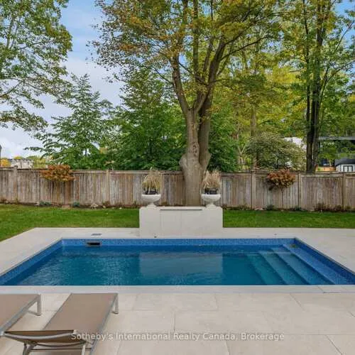 Premium freehold home for sale: 123, Tavistock, 1017 - SW Southwest, Oakville