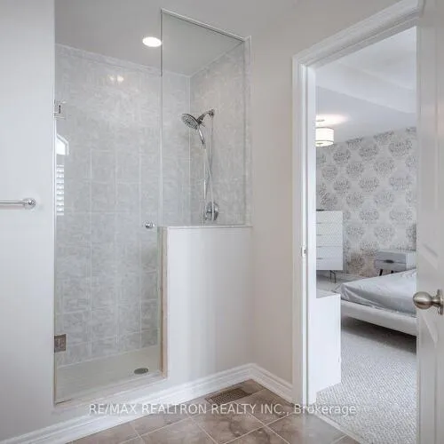 Premium freehold home for sale: 3107, Neyagawa, 1008 - GO Glenorchy, Oakville