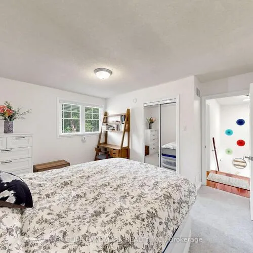 Premium freehold home for sale: 224, Valleyview, 1017 - SW Southwest, Oakville