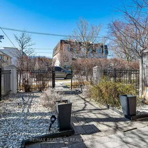 Premium freehold home for sale: 117, Nelson, 1001 - BR Bronte, Oakville