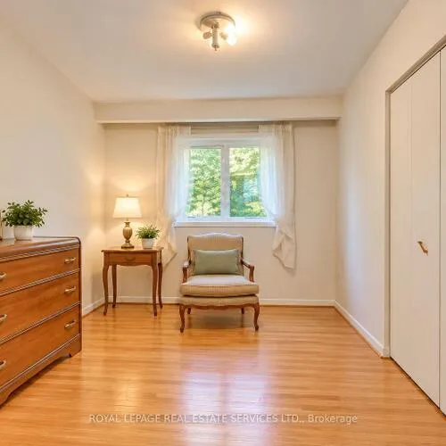 Premium freehold home for sale: 130, Solingate, 1001 - BR Bronte, Oakville