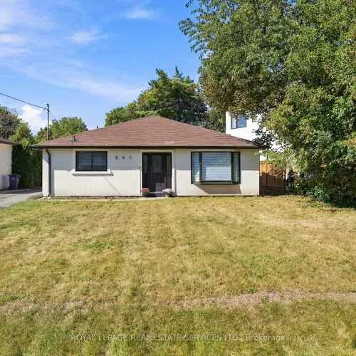 Premium freehold home for sale: 560, Stonecliffe, 1020 - WO West, Oakville
