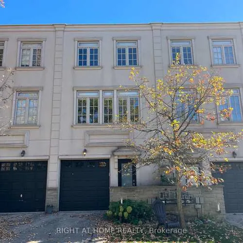 Premium freehold home for sale: 121, Lakeshore, 1013 - OO Old Oakville, Oakville