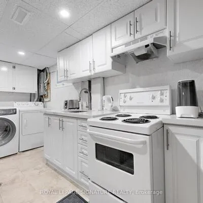 138,&nbsp;Springhead, North Richvale, Richmond Hill