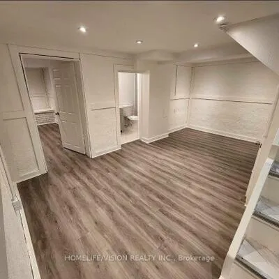 271,&nbsp;Sussex Ave, Harding, Richmond Hill