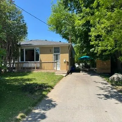 221,&nbsp;Browndale, Crosby, Richmond Hill