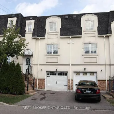 215,&nbsp;16th, Langstaff, Richmond Hill