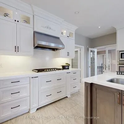 11,&nbsp;Delevan, Bayview Hill, Richmond Hill