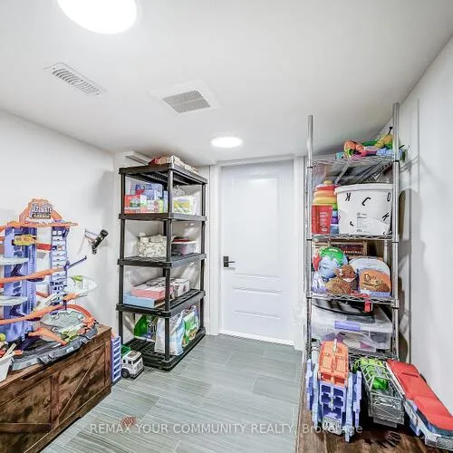 Premium freehold home for sale: 116, Lucas, Mill Pond, Richmond Hill