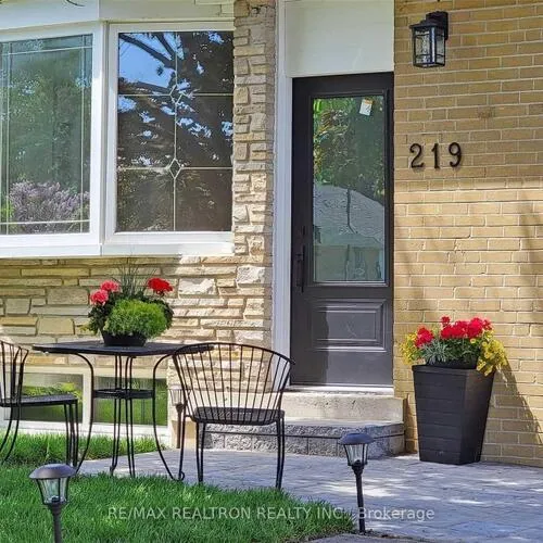 Premium freehold home for sale: 219, Beechy, Crosby, Richmond Hill