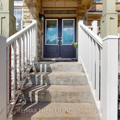 Premium freehold home for sale: 48, Heron Hollow, Oak Ridges, Richmond Hill