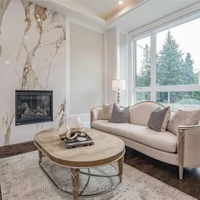 393,&nbsp;Balkan, Crosby, Richmond Hill