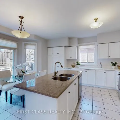 Premium freehold home for sale: 30, Kaitlin, Oak Ridges Lake Wilcox, Richmond Hill