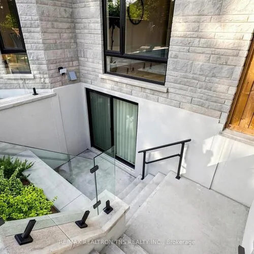 Premium freehold home for sale: 2, Eastgate, Bayview Hill, Richmond Hill