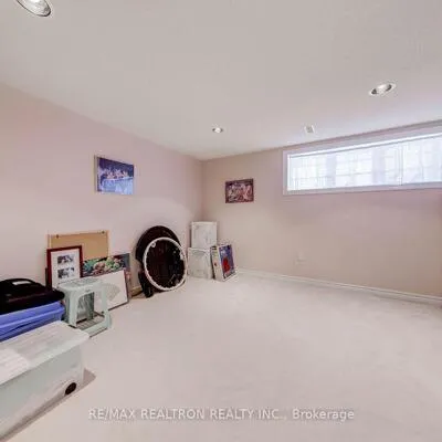 6,&nbsp;White Oak, Langstaff, Richmond Hill