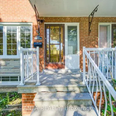 222,&nbsp;Elka, Crosby, Richmond Hill