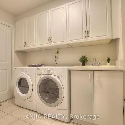 22,&nbsp;Chiltern, Bayview Hill, Richmond Hill