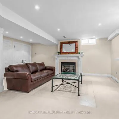 20,&nbsp;Ormsby, Bayview Hill, Richmond Hill