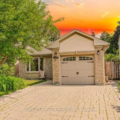 215,&nbsp;Weldrick, North Richvale, Richmond Hill