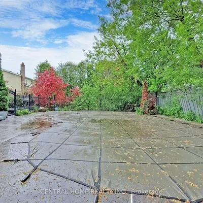 18,&nbsp;Mayvern, North Richvale, Richmond Hill