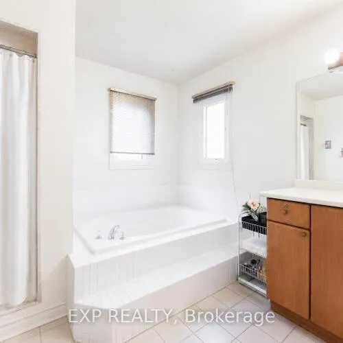 Premium freehold home for sale: 5, Hyde Park, Doncrest, Richmond Hill