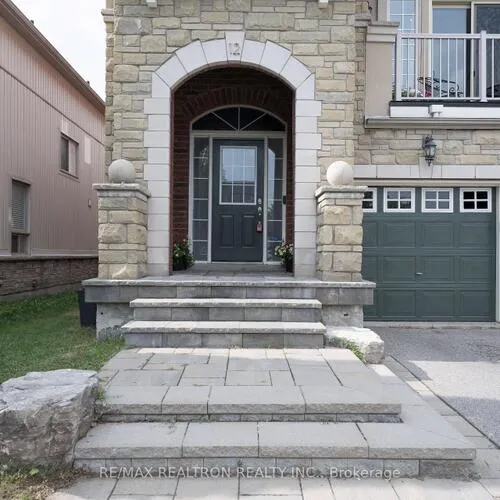 Premium freehold home for sale: 12, Cozens, Oak Ridges, Richmond Hill