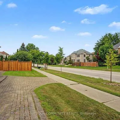 20,&nbsp;Fern, Langstaff, Richmond Hill