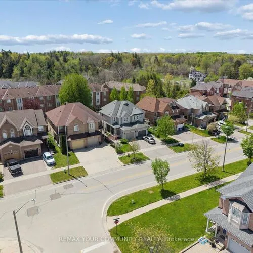 Premium freehold home for sale: 41, Old Colony, Oak Ridges Lake Wilcox, Richmond Hill