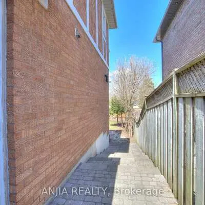 22,&nbsp;Chiltern, Bayview Hill, Richmond Hill