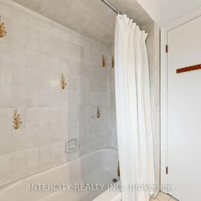 76,&nbsp;Spruce, South Richvale, Richmond Hill