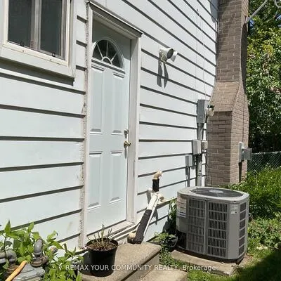 111,&nbsp;Springhead, North Richvale, Richmond Hill