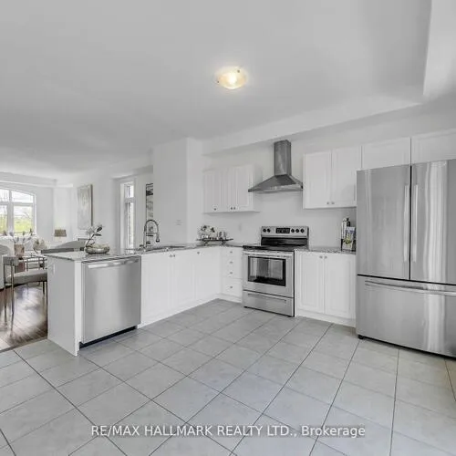 Premium freehold home for sale: 284, King, Oak Ridges, Richmond Hill
