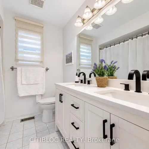 Premium freehold home for sale: 33, Desert View, Westbrook, Richmond Hill