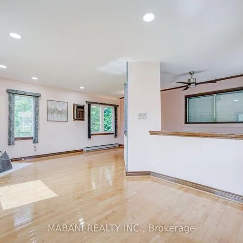 Premium freehold home for sale: 38, Marchwood, Harding, Richmond Hill