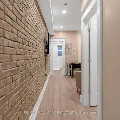 216,&nbsp;Seaton, Moss Park, Toronto