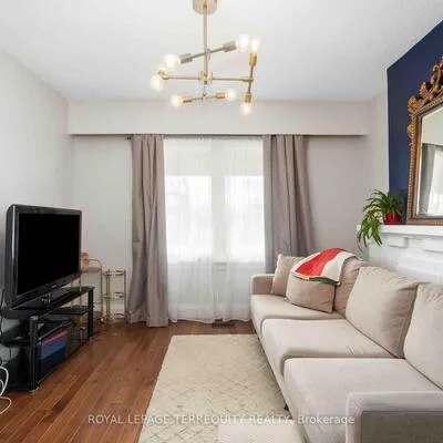 70,&nbsp;Rogers, Oakwood Village, Toronto