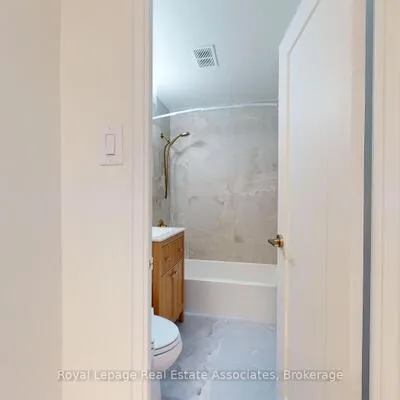 1,&nbsp;Marquette, Englemount-Lawrence, Toronto