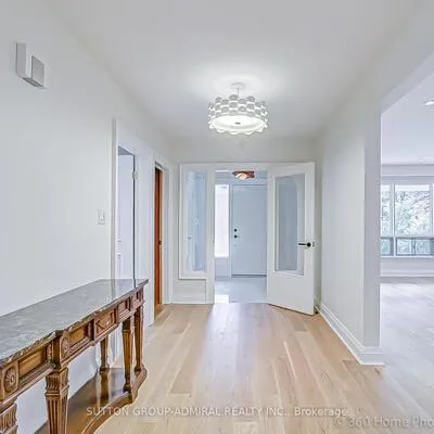47,&nbsp;Waterloo, Bathurst Manor, Toronto