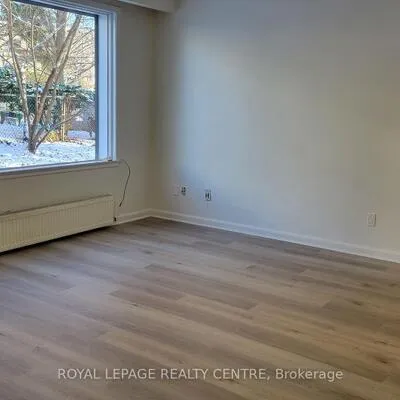 341, Sheppard, Willowdale East, Toronto