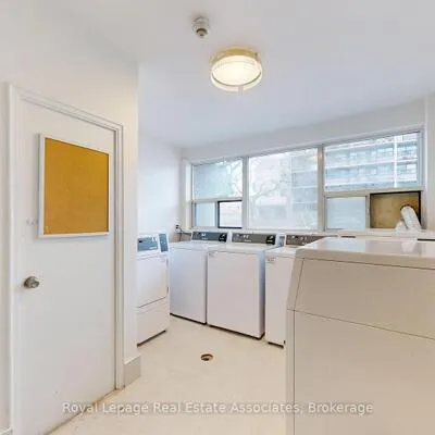 1,&nbsp;Marquette, Englemount-Lawrence, Toronto